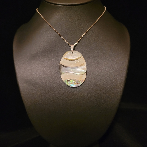 Jewelry - Estate Abalone & Mother of Pearl Pendent Necklace